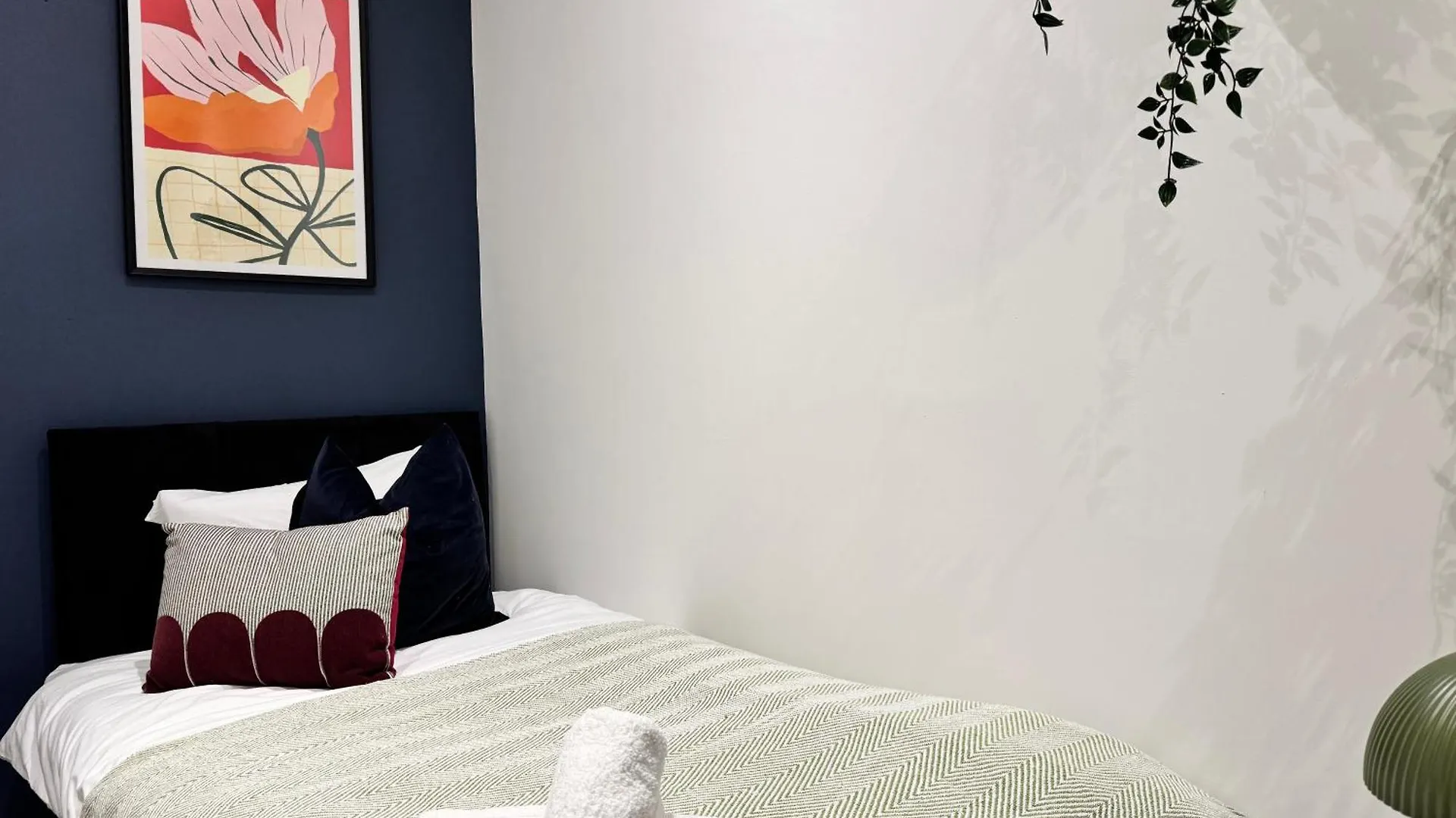 Big 6 Bed House With 8 Beds Perfect For Business In Barnsley - By Purestay United Kingdom