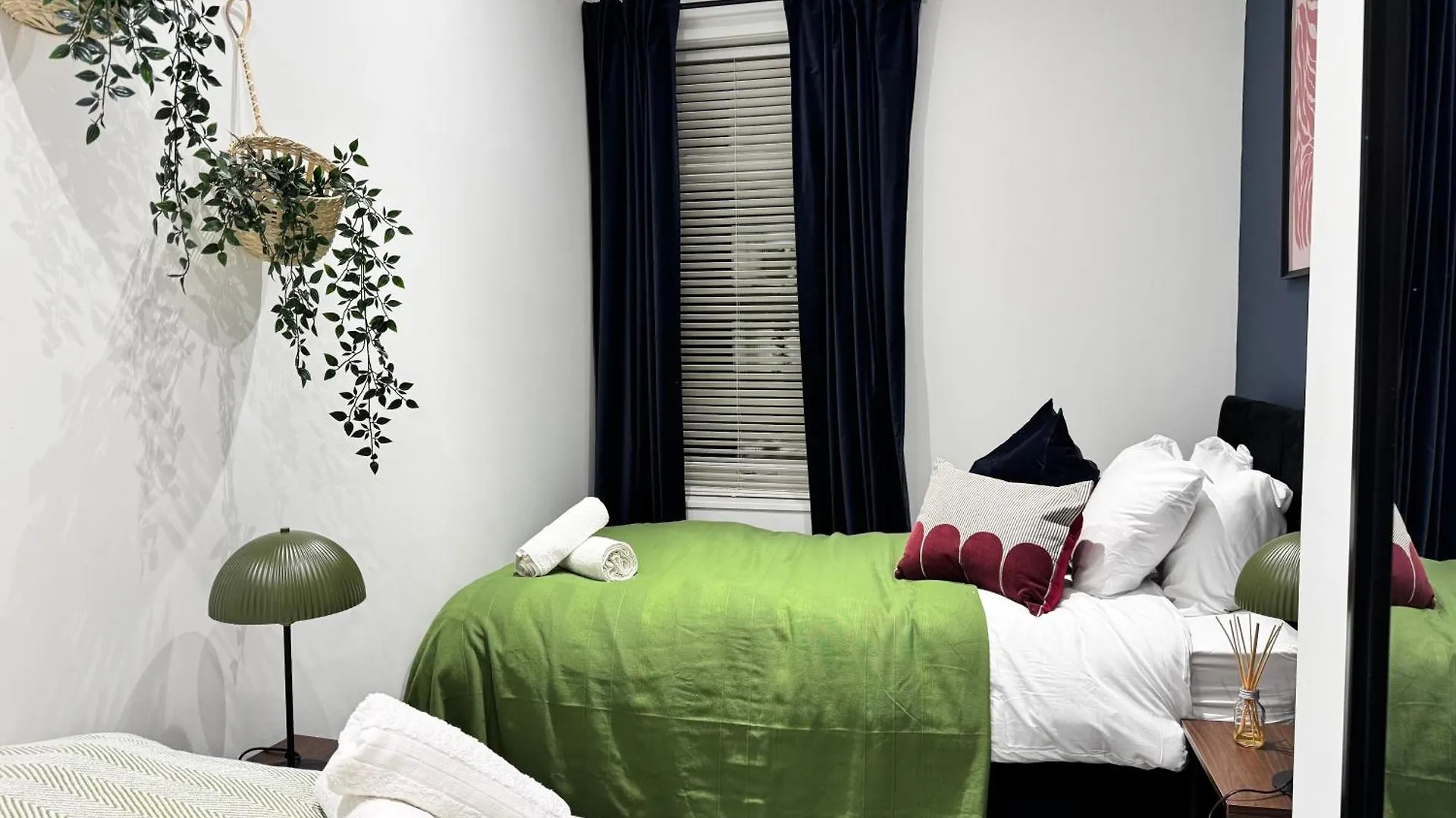 Holiday home Big 6 Bed House With 8 Beds Perfect For Business In Barnsley - By Purestay