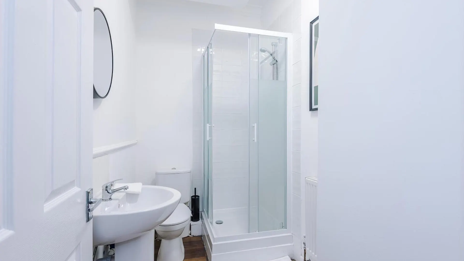 Big 6 Bed House With 8 Beds Perfect For Business In Barnsley - By Purestay