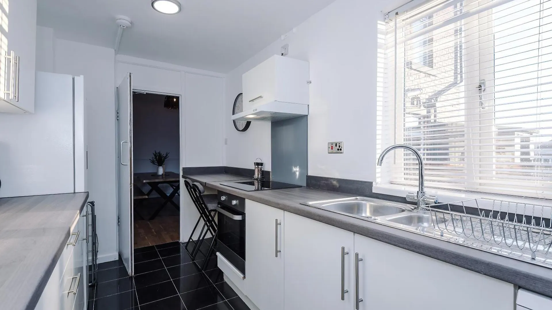 Big 6 Bed House With 8 Beds Perfect For Business In Barnsley - By Purestay 0*,  United Kingdom