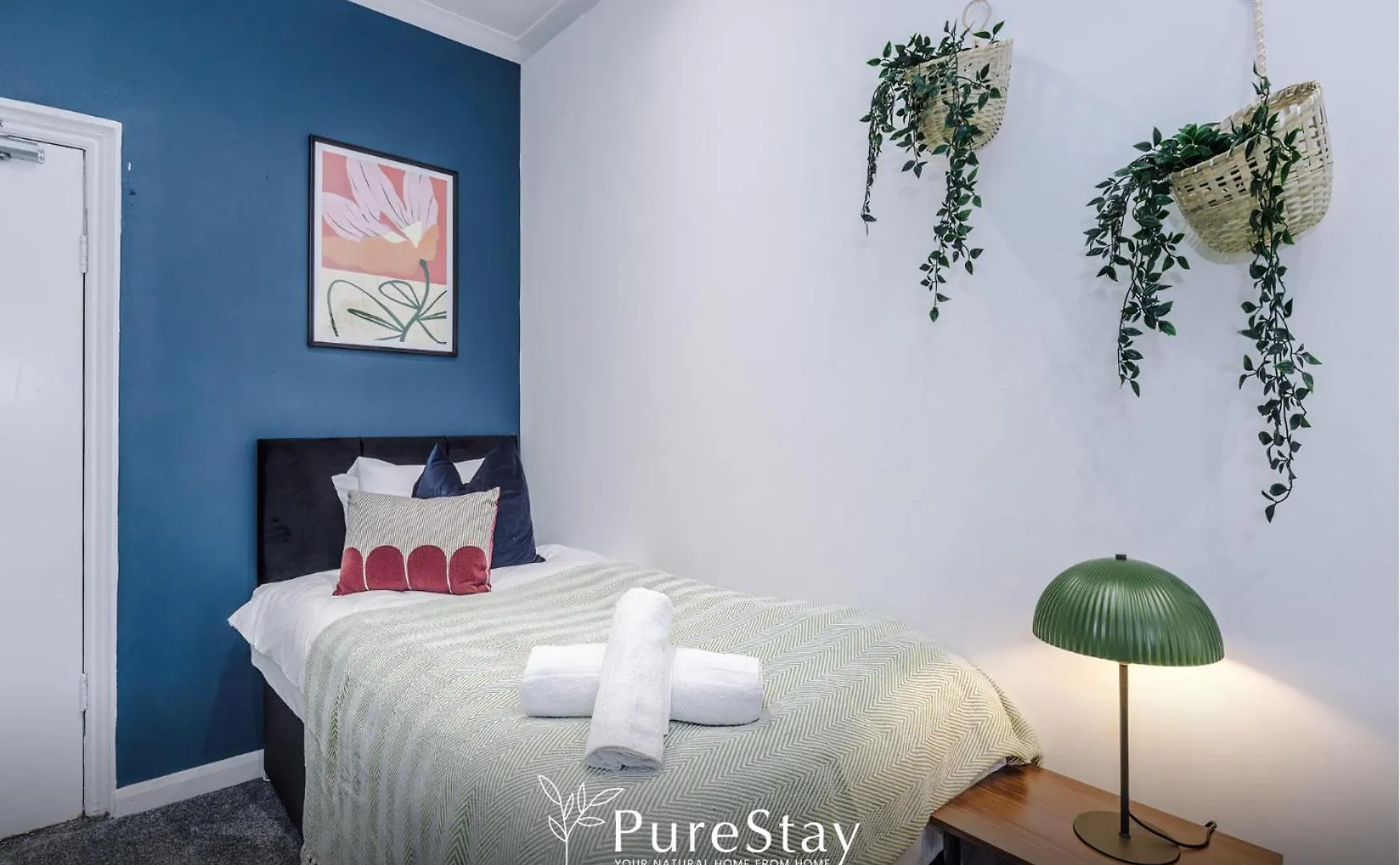 Charming 6Bedroom Barnsley House With Parking Sleeps 12 By Purestay Holiday home